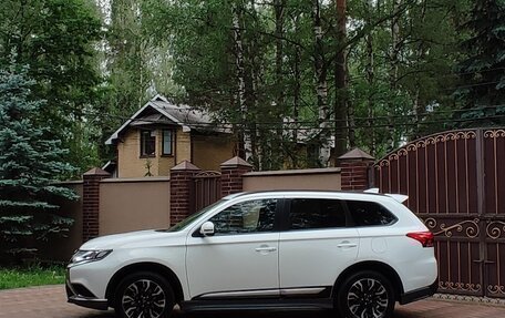 Mitsubishi Outlander III рестайлинг 3, 2022 год, 3 350 000 рублей, 37 фотография