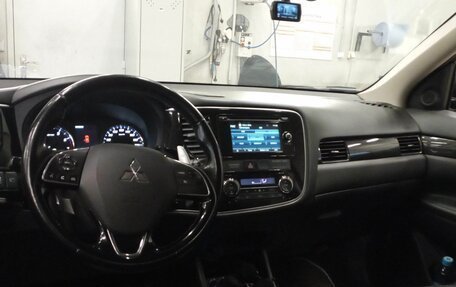 Mitsubishi Outlander III рестайлинг 3, 2016 год, 1 699 000 рублей, 5 фотография
