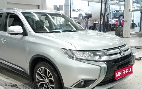 Mitsubishi Outlander III рестайлинг 3, 2016 год, 1 699 000 рублей, 2 фотография
