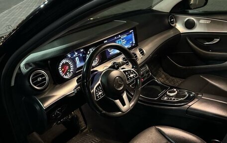 Mercedes-Benz E-Класс, 2018 год, 2 350 000 рублей, 3 фотография
