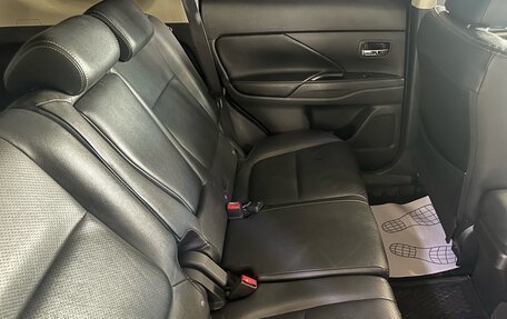 Mitsubishi Outlander III рестайлинг 3, 2016 год, 1 900 000 рублей, 7 фотография