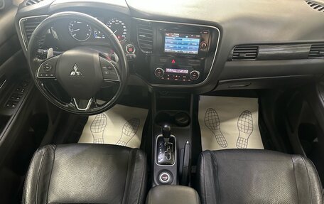 Mitsubishi Outlander III рестайлинг 3, 2016 год, 1 900 000 рублей, 8 фотография