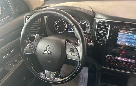 Mitsubishi Outlander III рестайлинг 3, 2016 год, 1 900 000 рублей, 9 фотография