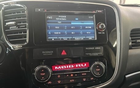 Mitsubishi Outlander III рестайлинг 3, 2016 год, 1 900 000 рублей, 13 фотография