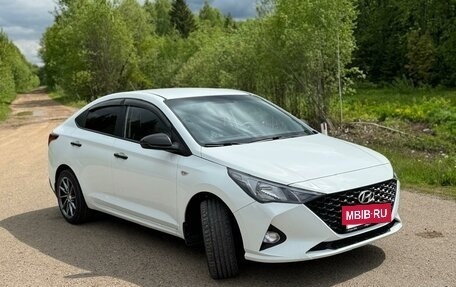 Hyundai Solaris II рестайлинг, 2020 год, 1 300 000 рублей, 4 фотография