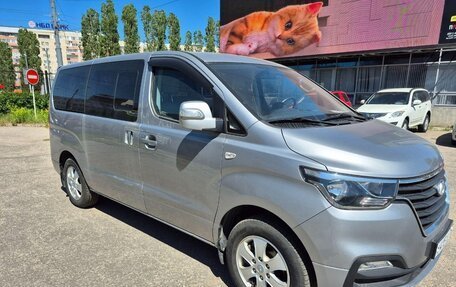 Hyundai Grand Starex Grand Starex I рестайлинг 2, 2019 год, 3 500 000 рублей, 2 фотография