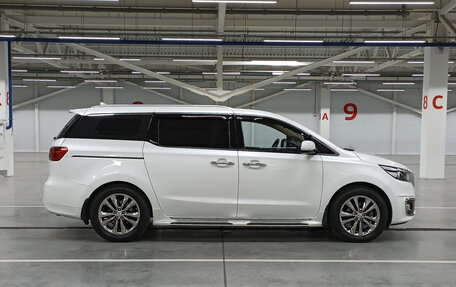 KIA Carnival III, 2016 год, 2 574 000 рублей, 5 фотография
