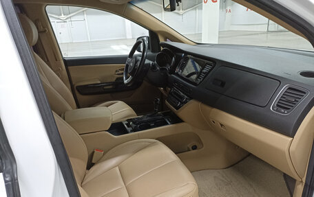 KIA Carnival III, 2016 год, 2 574 000 рублей, 13 фотография