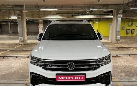 Volkswagen Tiguan II, 2021 год, 4 450 000 рублей, 1 фотография