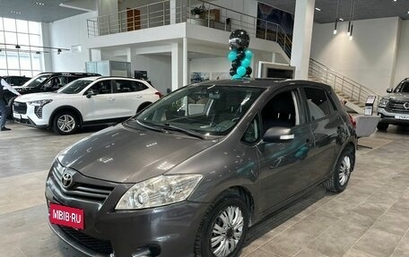 Toyota Auris II, 2011 год, 1 000 000 рублей, 2 фотография