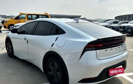 Toyota Prius IV XW50, 2024 год, 3 385 000 рублей, 4 фотография