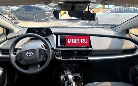 Toyota Prius IV XW50, 2024 год, 3 385 000 рублей, 6 фотография
