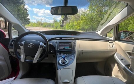 Toyota Prius, 2011 год, 1 170 000 рублей, 5 фотография