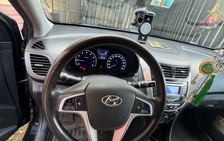 Hyundai Solaris II рестайлинг, 2013 год, 800 000 рублей, 3 фотография