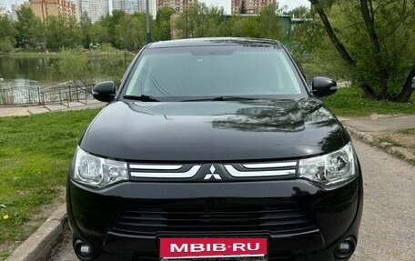 Mitsubishi Outlander III рестайлинг 3, 2012 год, 1 060 000 рублей, 2 фотография