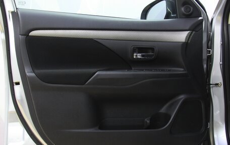 Mitsubishi Outlander III рестайлинг 3, 2014 год, 1 599 900 рублей, 9 фотография
