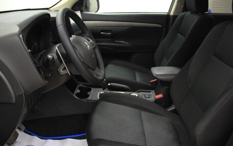 Mitsubishi Outlander III рестайлинг 3, 2014 год, 1 599 900 рублей, 11 фотография