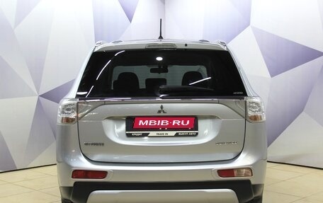 Mitsubishi Outlander III рестайлинг 3, 2014 год, 1 599 900 рублей, 4 фотография
