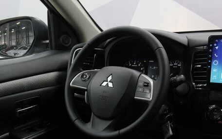 Mitsubishi Outlander III рестайлинг 3, 2014 год, 1 599 900 рублей, 20 фотография