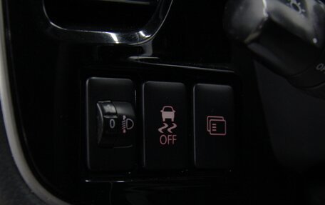 Mitsubishi Outlander III рестайлинг 3, 2014 год, 1 599 900 рублей, 19 фотография