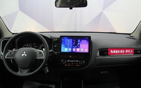 Mitsubishi Outlander III рестайлинг 3, 2014 год, 1 599 900 рублей, 12 фотография