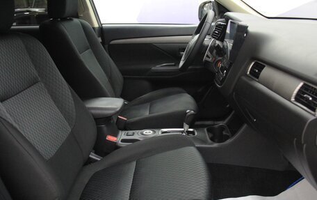 Mitsubishi Outlander III рестайлинг 3, 2014 год, 1 599 900 рублей, 29 фотография