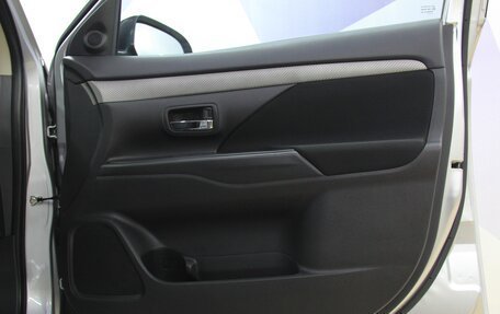 Mitsubishi Outlander III рестайлинг 3, 2014 год, 1 599 900 рублей, 28 фотография