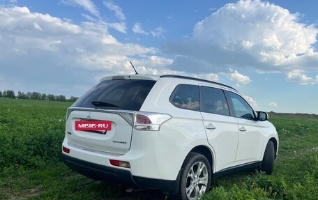Mitsubishi Outlander III рестайлинг 3, 2013 год, 1 100 000 рублей, 4 фотография