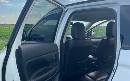 Mitsubishi Outlander III рестайлинг 3, 2013 год, 1 100 000 рублей, 7 фотография