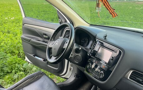 Mitsubishi Outlander III рестайлинг 3, 2013 год, 1 100 000 рублей, 10 фотография