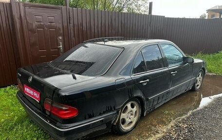 Mercedes-Benz E-Класс, 2000 год, 370 000 рублей, 1 фотография