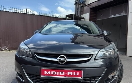 Opel Astra J, 2013 год, 1 000 000 рублей, 1 фотография