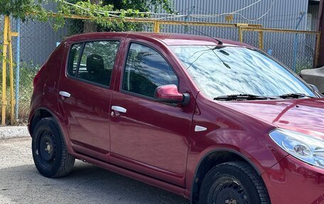 Renault Sandero I, 2013 год, 800 000 рублей, 2 фотография