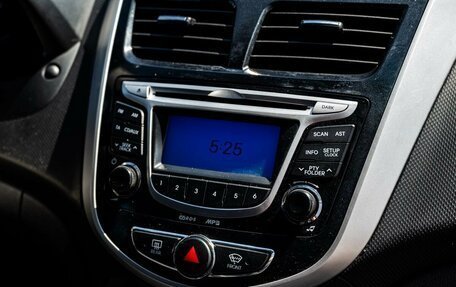 Hyundai Solaris II рестайлинг, 2011 год, 650 000 рублей, 21 фотография