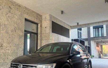 Volkswagen Tiguan II, 2017 год, 2 555 000 рублей, 3 фотография