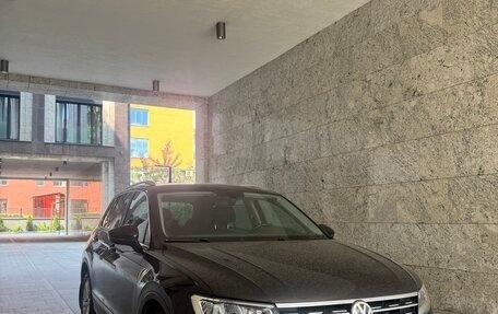 Volkswagen Tiguan II, 2017 год, 2 555 000 рублей, 2 фотография
