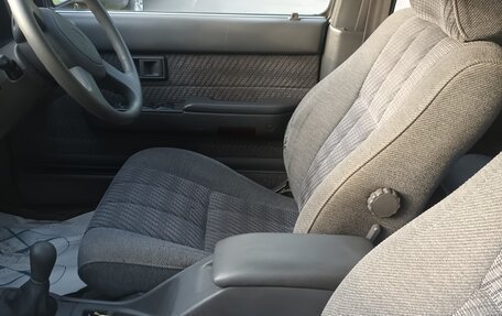 Toyota Hilux Surf III рестайлинг, 1993 год, 450 000 рублей, 5 фотография