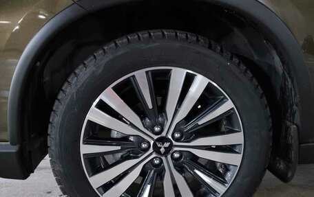 Mitsubishi Outlander III рестайлинг 3, 2021 год, 2 600 000 рублей, 6 фотография