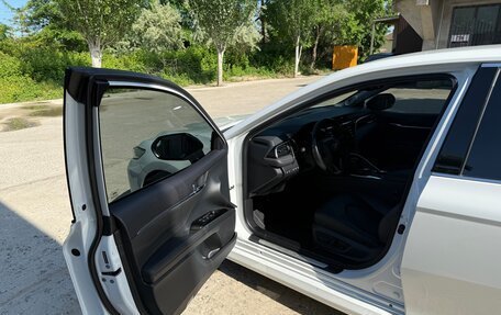 Toyota Camry, 2021 год, 3 270 000 рублей, 8 фотография