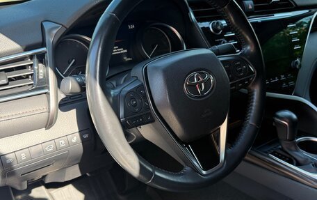 Toyota Camry, 2021 год, 3 270 000 рублей, 10 фотография