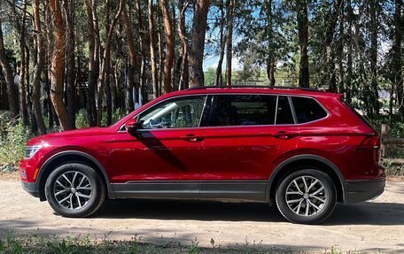 Volkswagen Tiguan II, 2019 год, 3 050 000 рублей, 3 фотография