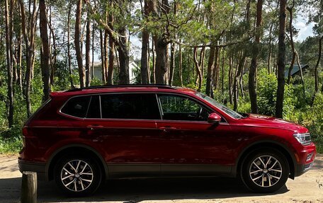 Volkswagen Tiguan II, 2019 год, 3 050 000 рублей, 7 фотография