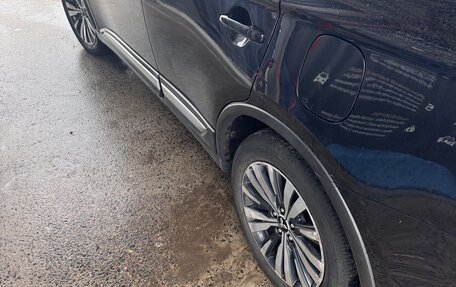 Mitsubishi Outlander III рестайлинг 3, 2021 год, 2 200 000 рублей, 3 фотография