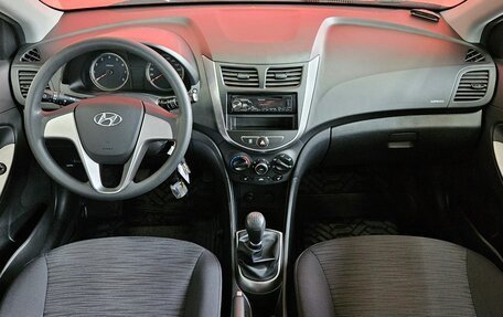 Hyundai Solaris II рестайлинг, 2015 год, 990 000 рублей, 9 фотография