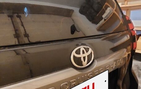 Toyota Land Cruiser Prado 150 рестайлинг 2, 2021 год, 6 300 000 рублей, 4 фотография