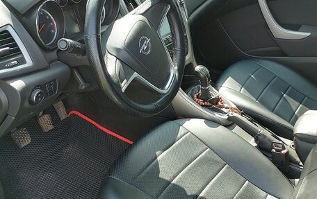 Opel Astra J, 2011 год, 820 000 рублей, 11 фотография