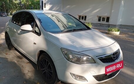 Opel Astra J, 2011 год, 820 000 рублей, 3 фотография
