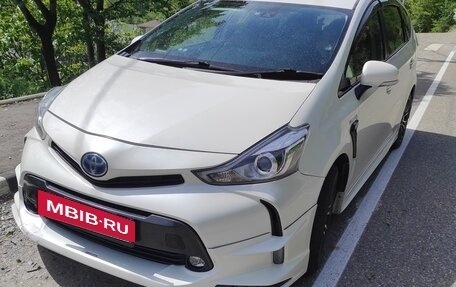 Toyota Prius Alpha I (ZVW40/41), 2015 год, 1 500 000 рублей, 2 фотография
