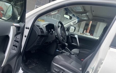 Toyota Land Cruiser Prado 150 рестайлинг 2, 2022 год, 7 200 000 рублей, 4 фотография