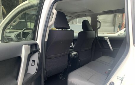 Toyota Land Cruiser Prado 150 рестайлинг 2, 2022 год, 7 200 000 рублей, 9 фотография